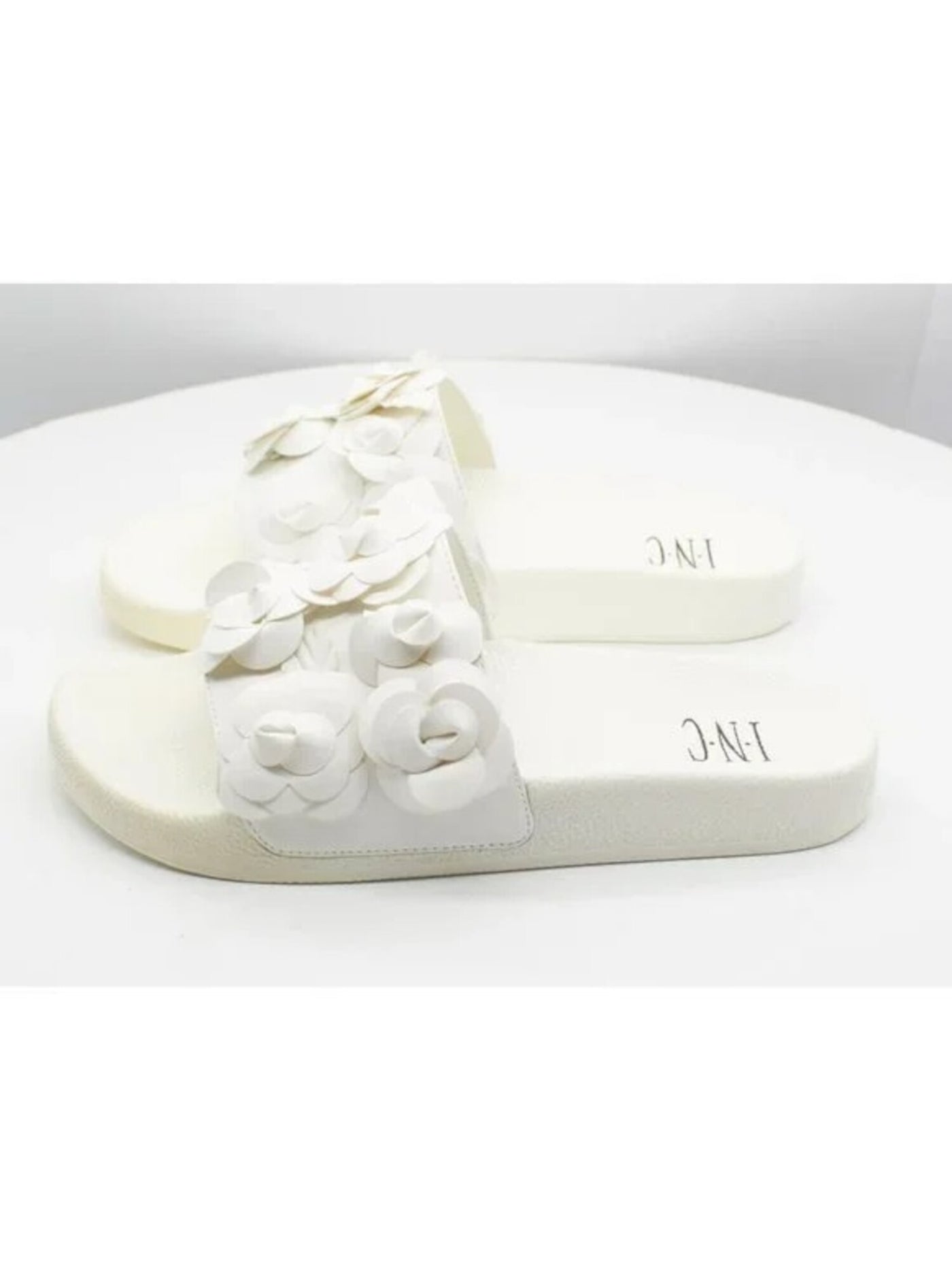 INC Womens White Flower Detail Peymin Round Toe Slip On Slide Sandals Shoes 5 M