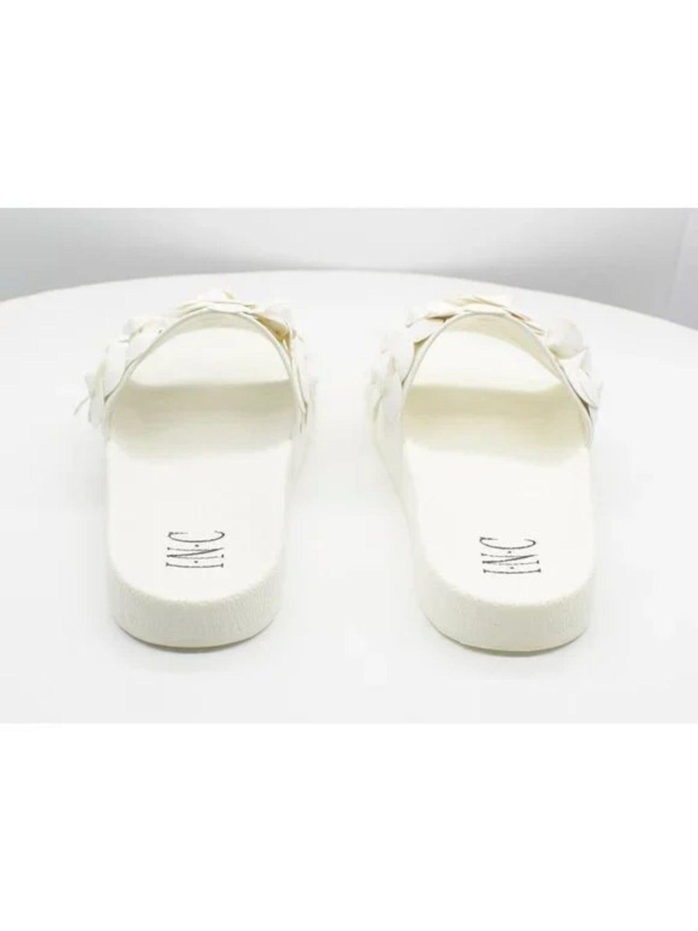 INC Womens White Flower Detail Peymin Round Toe Slip On Slide Sandals Shoes 5 M