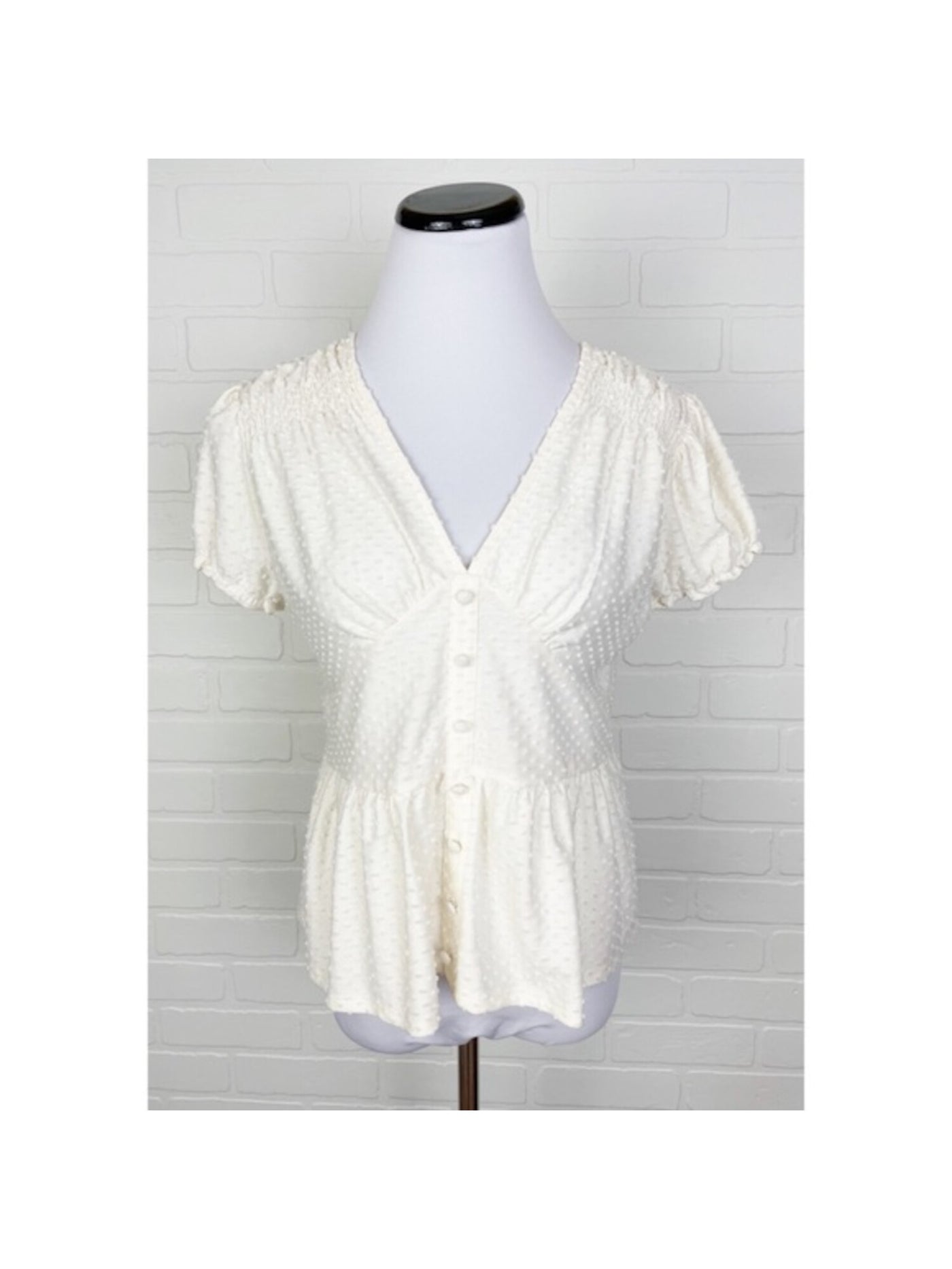 ULTRA FLIRT Womens Ivory Short Sleeve V Neck Peplum Top Size: S