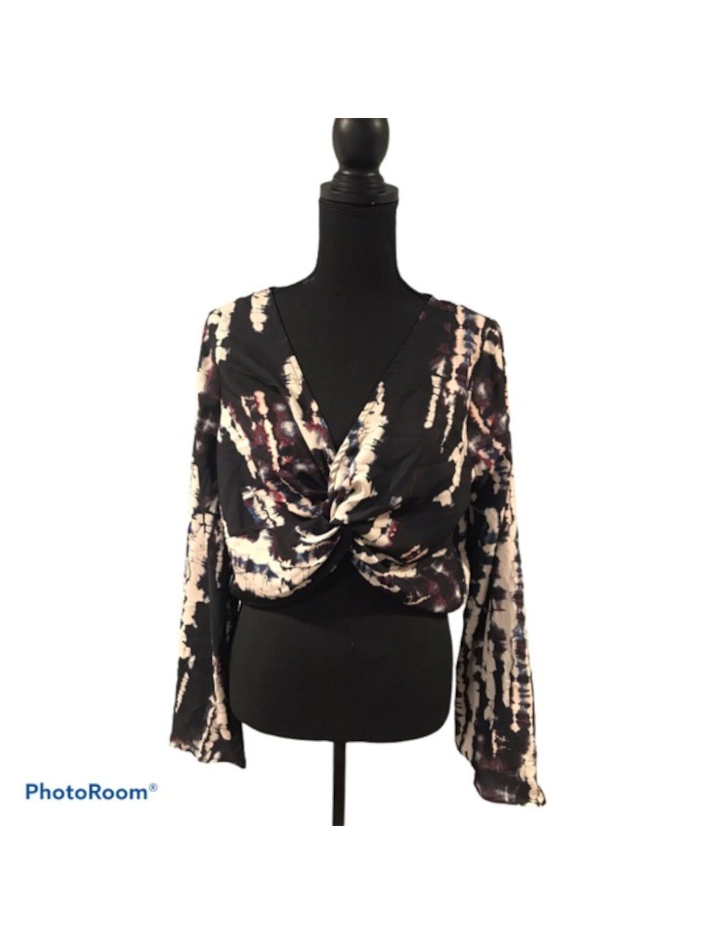 MATERIAL GIRL Womens Bell Sleeve Knot Front Crop Top