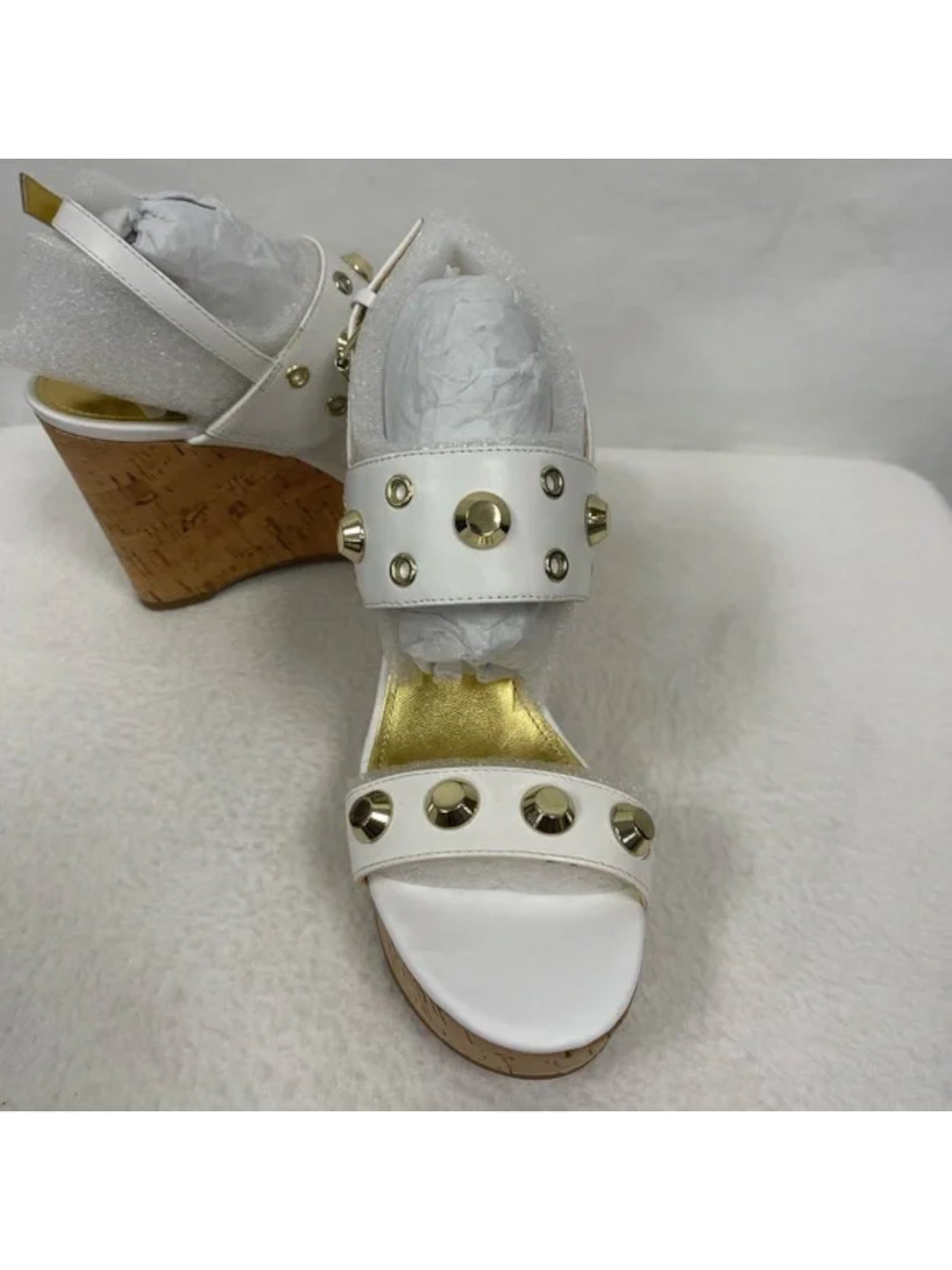 IVANKA TRUMP Womens White Gold-Tone Grommet And Studs Cork Lined 1 1/2" Platform Adjustable Strap Padded Gitty Round Toe Wedge Buckle Leather Sandals Shoes 7 M