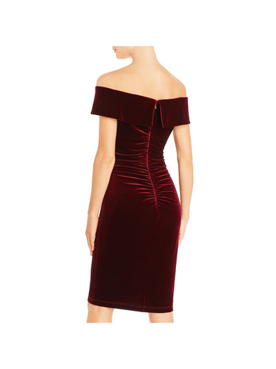 AQUA FORMAL Womens Burgundy Zippered Ruched Velvet Short Sleeve Off Shoulder Knee Length Cocktail Sheath Dress 4