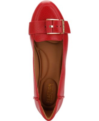 REACTION KENNETH COLE Womens Red Scale Print Contoured Footbed Buckle Accent Comfort Viv Round Toe Wedge Slip On Loafers Shoes M