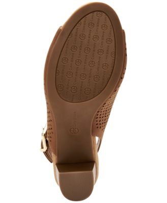 GIANI BERNINI Womens Beige 1/2" Platform Perforated Jabril Almond Toe Block Heel Buckle Shootie M