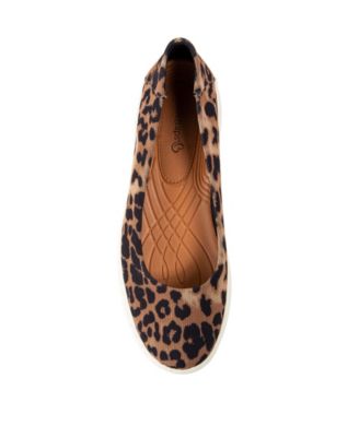 BARETRAPS Womens Auburn Brown Animal Print Vibration Absorbing Antimicrobial Slip Resistant Arch Support Nadra Round Toe Slip On Flats Shoes 5.5 M