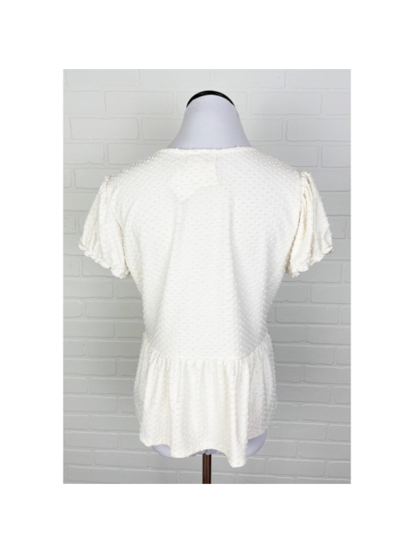 ULTRA FLIRT Womens Ivory Short Sleeve V Neck Peplum Top Size: S